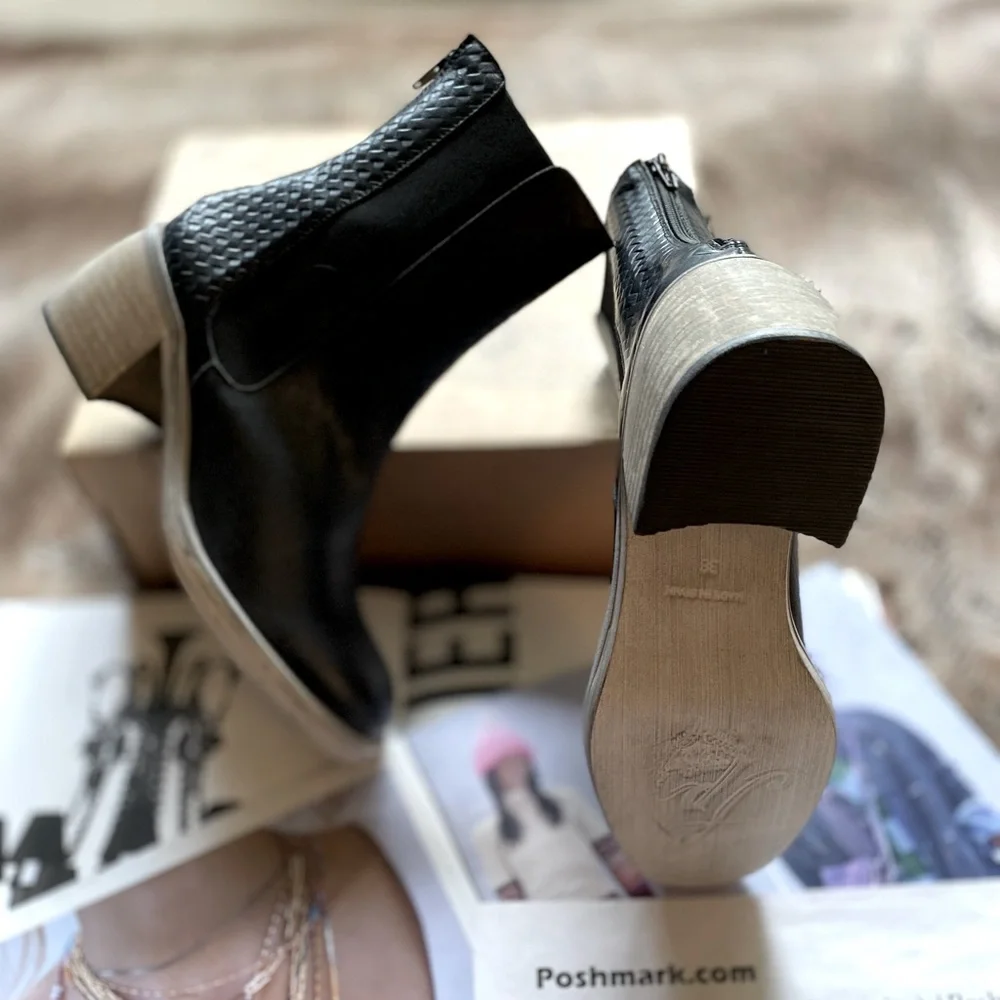 Free People Essential Chelsea Boots - Picture 11 of 15